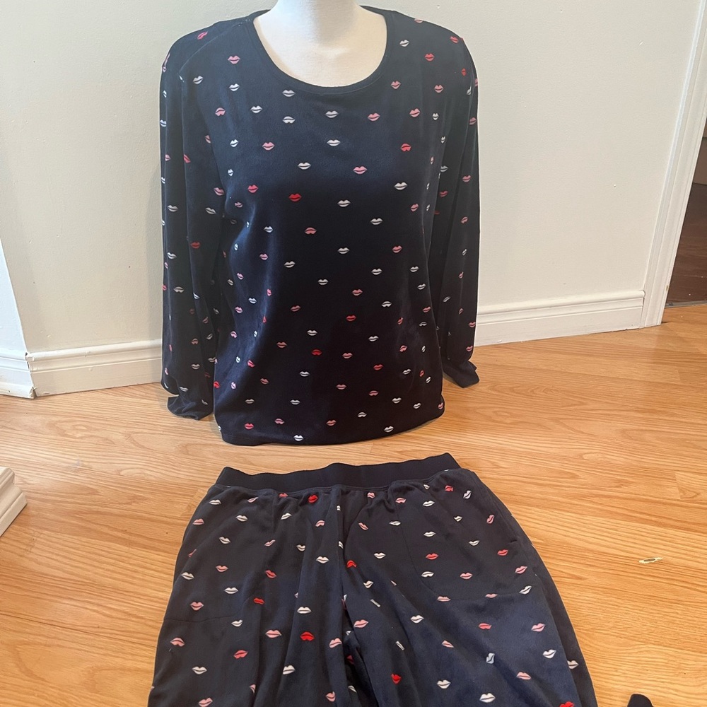Woman’s Pajamas with Lip Print